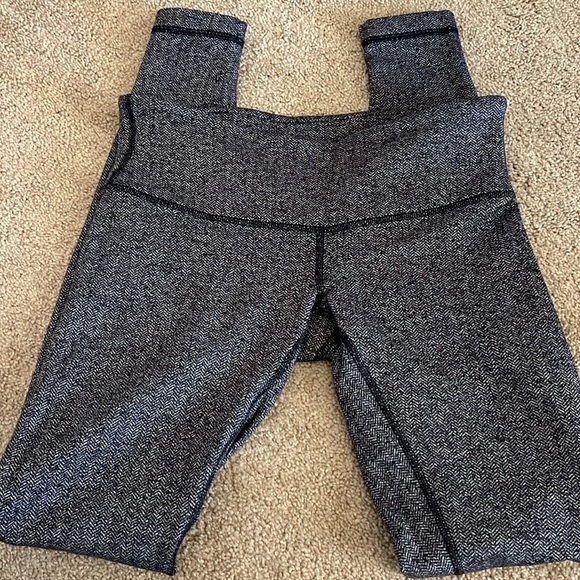 Lululemon leggings size 6 - Picture 2 of 7